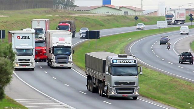 Buonny dá dicas de segurança e saúde para motoristas de caminhões