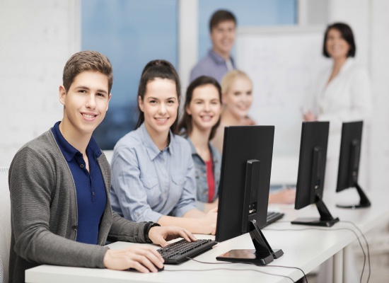 Programa institucional mira jovens para plano de carreira