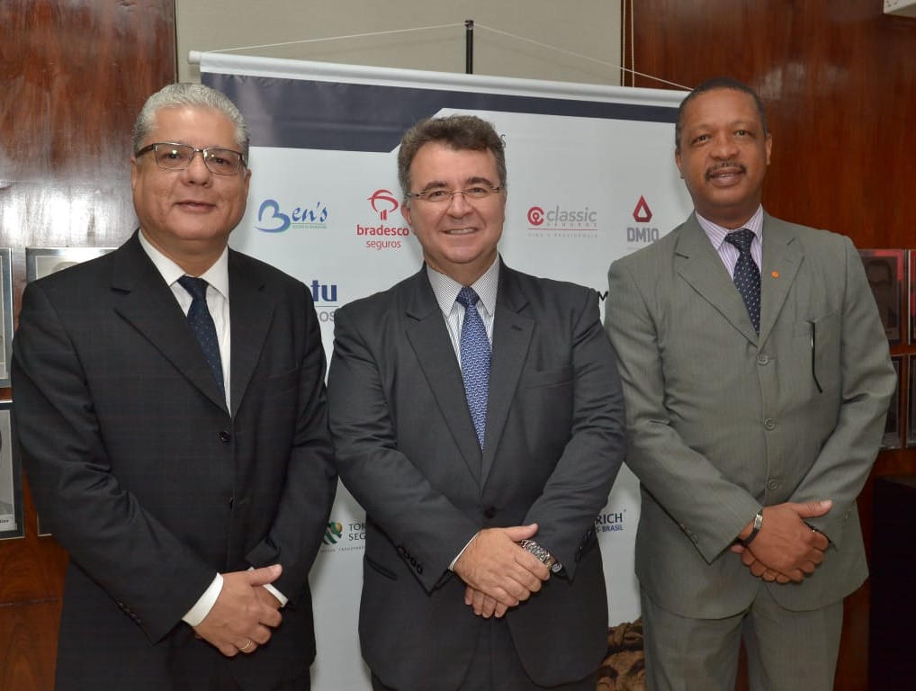 Foto: Clóvis Campos Legenda: João Paulo Mello (pres. CSP-MG), Jorge Nasser (pres. FenaPrevi) e Carlos Ivo (pres. CVG-RJ)