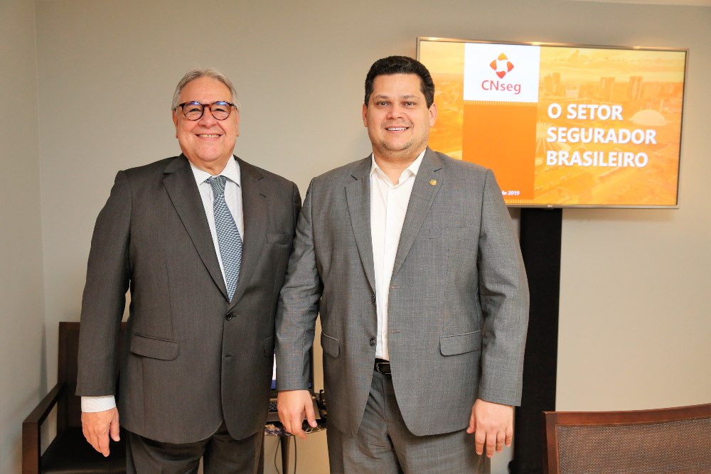 Presidente do Congresso, senador Davi Alcolumbre, faz visita oficial à CNseg e afirma que quer aprofundar os temas do mercado de seguros
