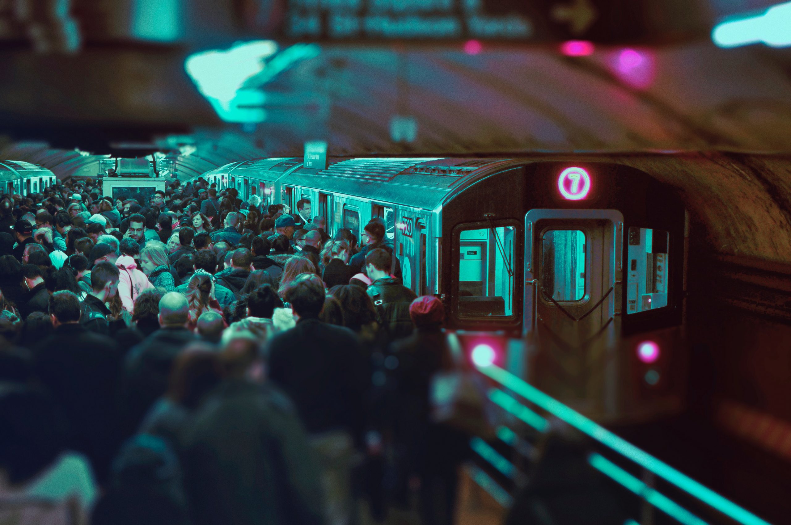 Endocrinologistas fazem ação pela saúde em metrô de SP