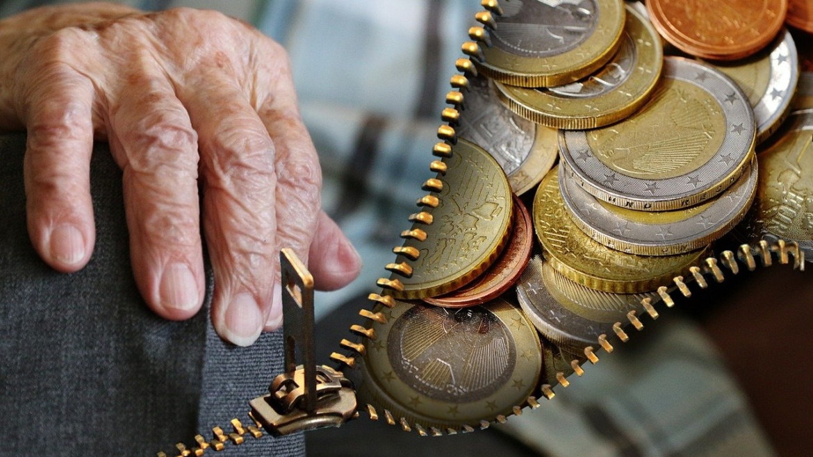 old people, pensioners, pension, money, currency, euro, cash, banknotes, money coins, pension increase, pension reform, old-age pension, germany, pension, pension, pension, pension, pension