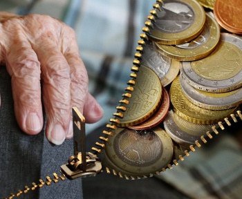 old people, pensioners, pension, money, currency, euro, cash, banknotes, money coins, pension increase, pension reform, old-age pension, germany, pension, pension, pension, pension, pension