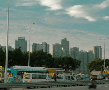 A city street filled with lots of traffic