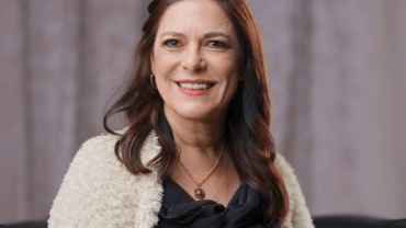 Sonia Marra, presidente do CVG-RJ, mediando painel no ENCONSEG 2026 Rio de Janeiro