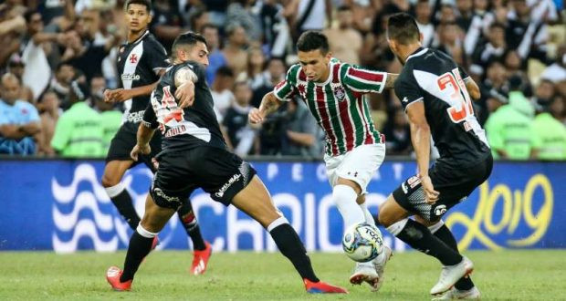 Vasco fecha patrocínio com Associação de Proteção Veicular e causa repúdio em Corretores de Seguros