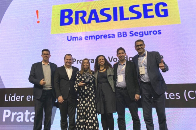 Tiago Vieira, Diretor de Operações e Tecnologia; Rogério Idino, Presidente; Gabriela Bianco, Diretora de Clientes e Plataformas Digitais; Patrícia Franceschini, Gerente de Planejamento Comercial; Danilo Cunha, Gerente Executivo de Customer Experience; e João Fruet, Diretor Comercial