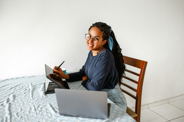 Confira quatro tipos de seguros que garantem tranquilidade e segurança para o home office / Foto: Helena Lopes / Unsplash