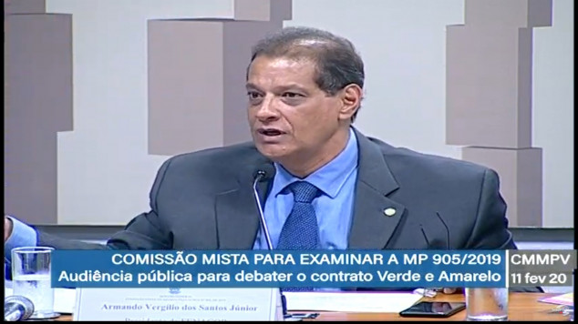 "MP ameaça meio milhão de empregos no setor de seguros", diz presidente da Fenacor